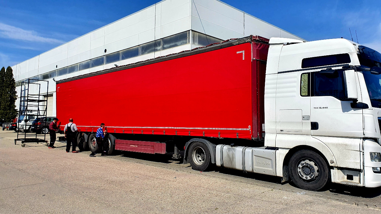 Prelata semiremorca rosie